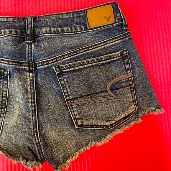 Size 6 American Eagle Stretch Blue Jean Shortie Shorts - Picture 3 of 6
